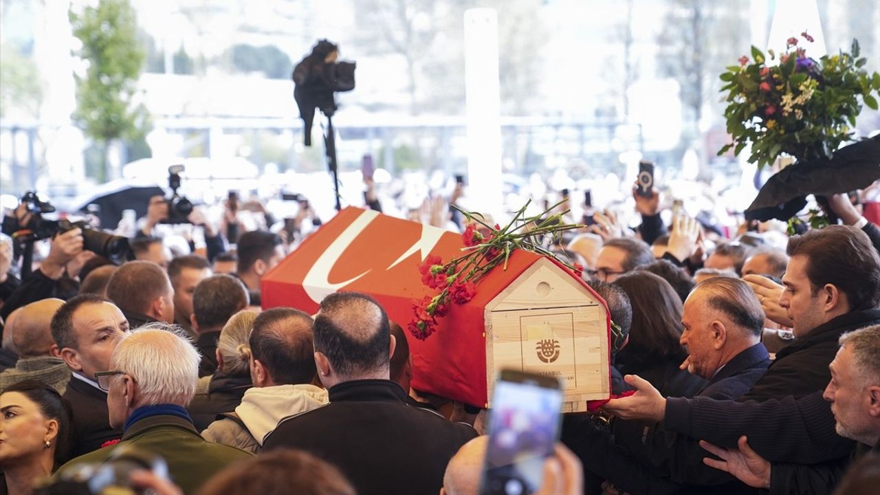 Sanatçı Volkan Konak Son Yolculuğuna Uğurlandı