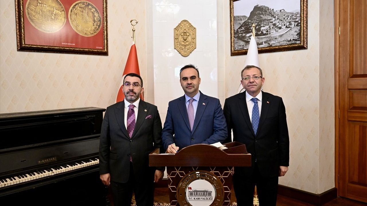 Sanayi ve Teknoloji Bakanı Kacır Kars'ta Ziyaretlerde Bulundu