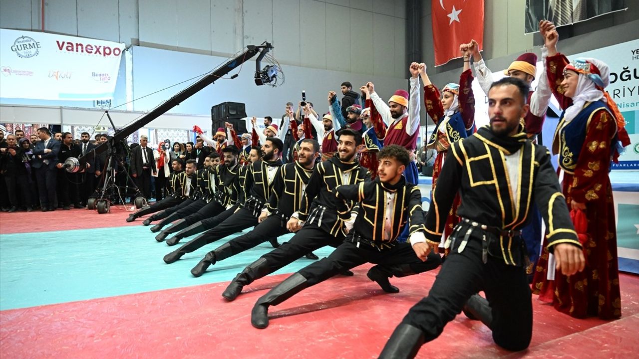 Sanayi ve Teknoloji Bakanı Kacır, Van'da Doğu Anadolu Kariyer Fuarı'nın Açılışına Katıldı