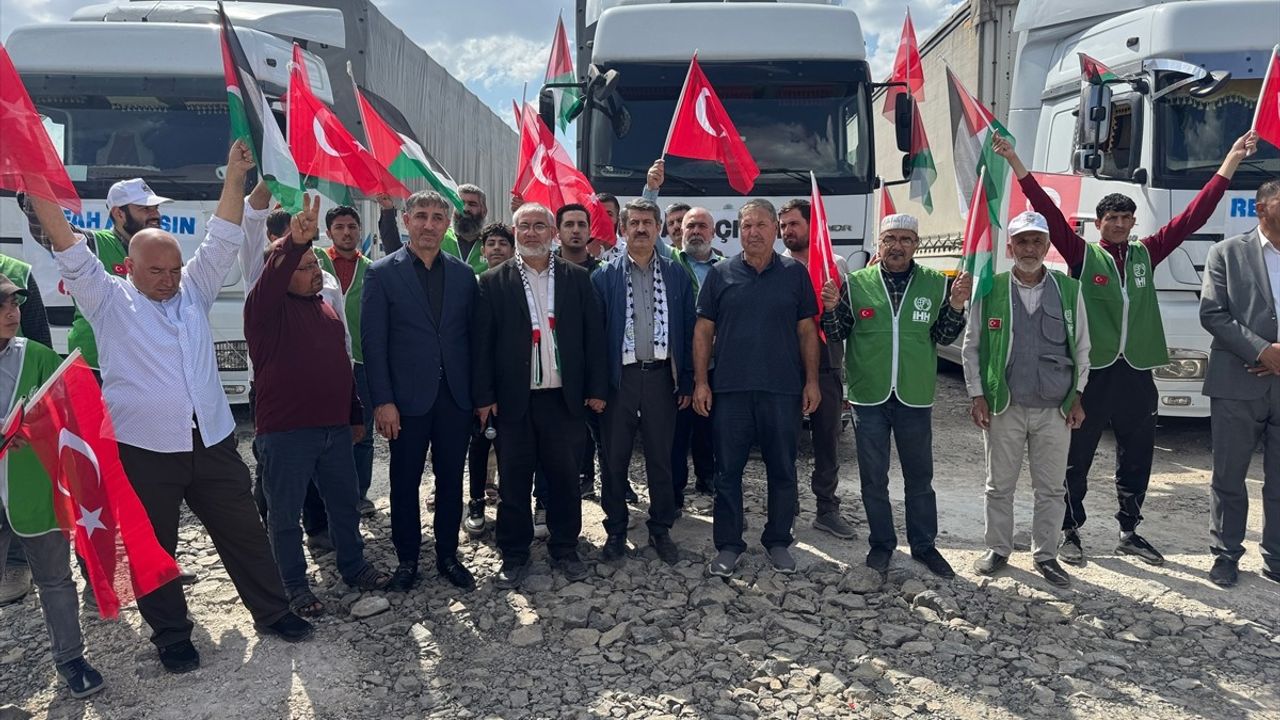 Şanlıurfa'da 'Refah açılsın, çocuklar ölmesin' Tır Konvoyu Düzenlendi