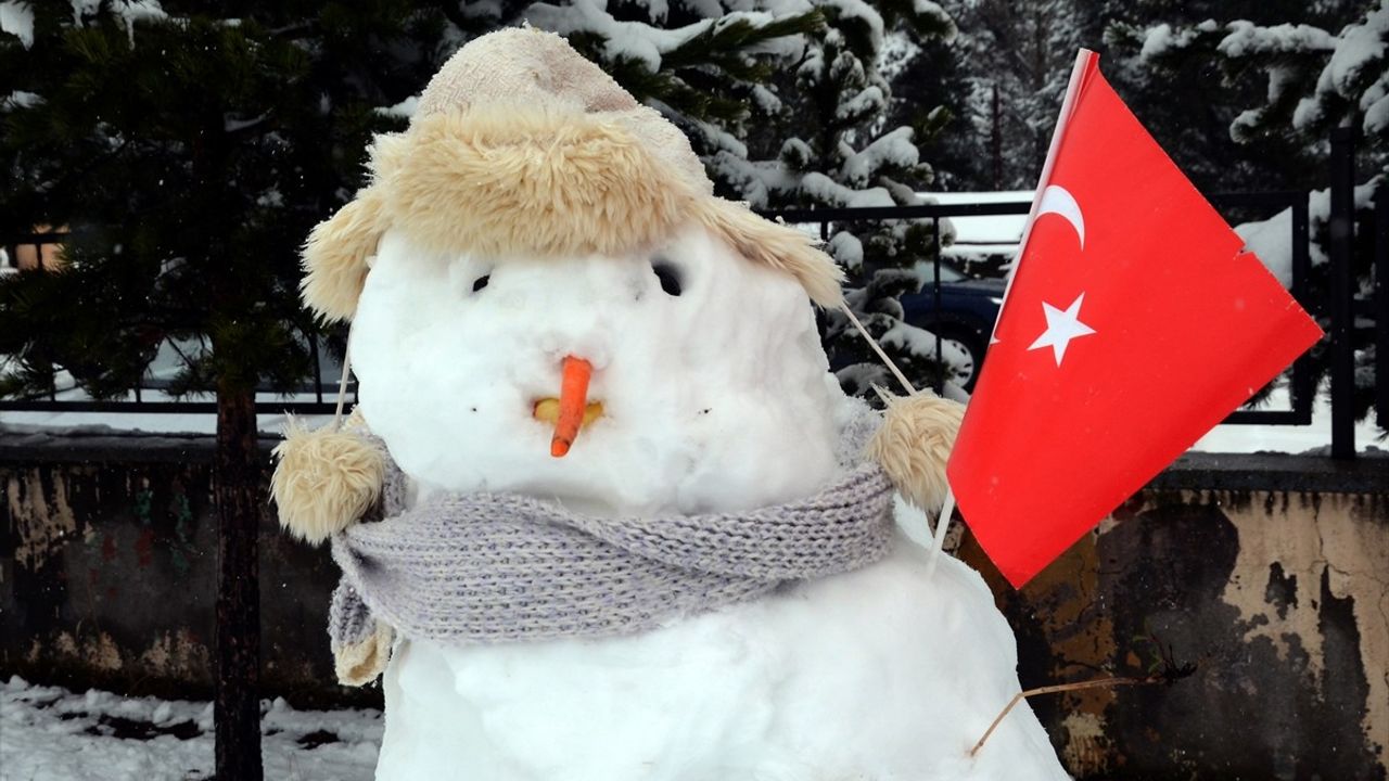 Sarıkamış'ta Kardan Adam Yarışması Düzenlendi