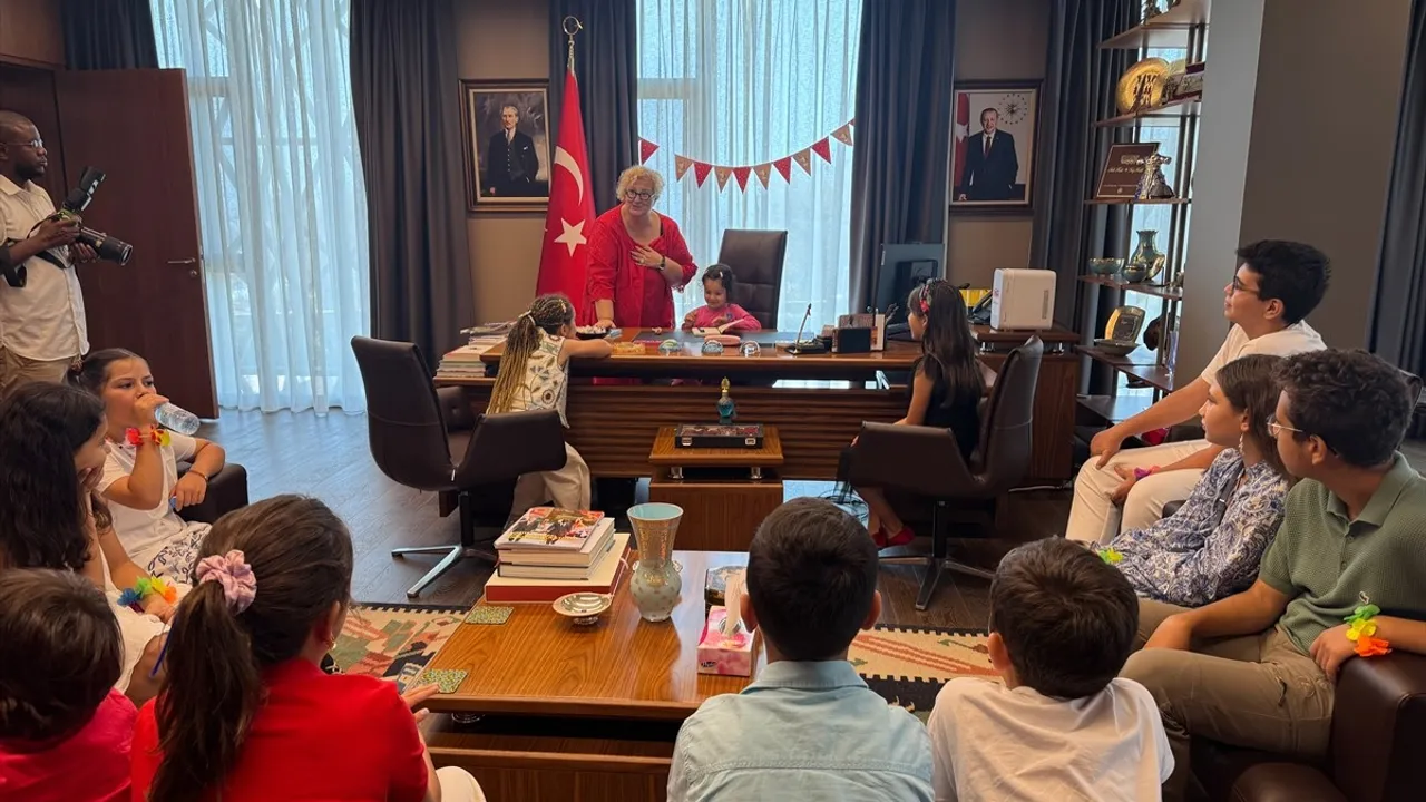 Senegal'de 23 Nisan Ulusal Egemenlik ve Çocuk Bayramı Coşkusu