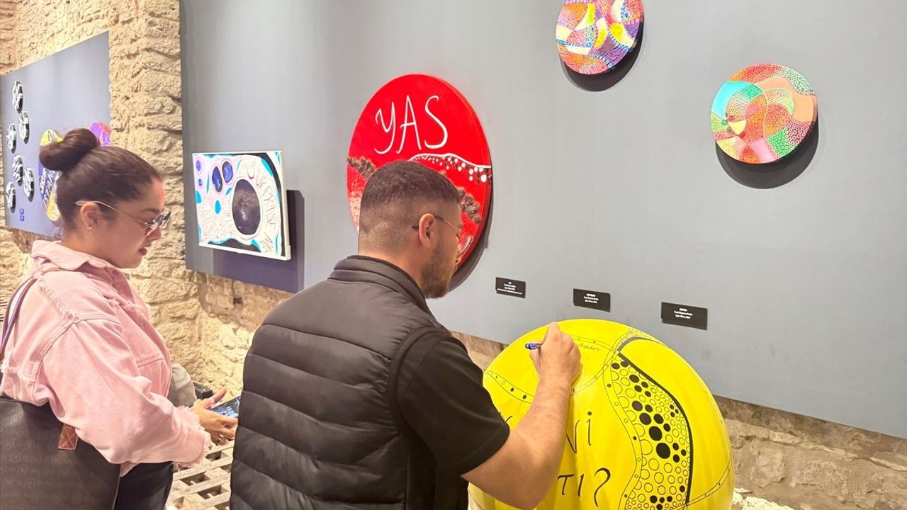 Seval Özcan'ın 'Şaşırt Beni İstanbul' Sergisi İstanbul'da Açıldı