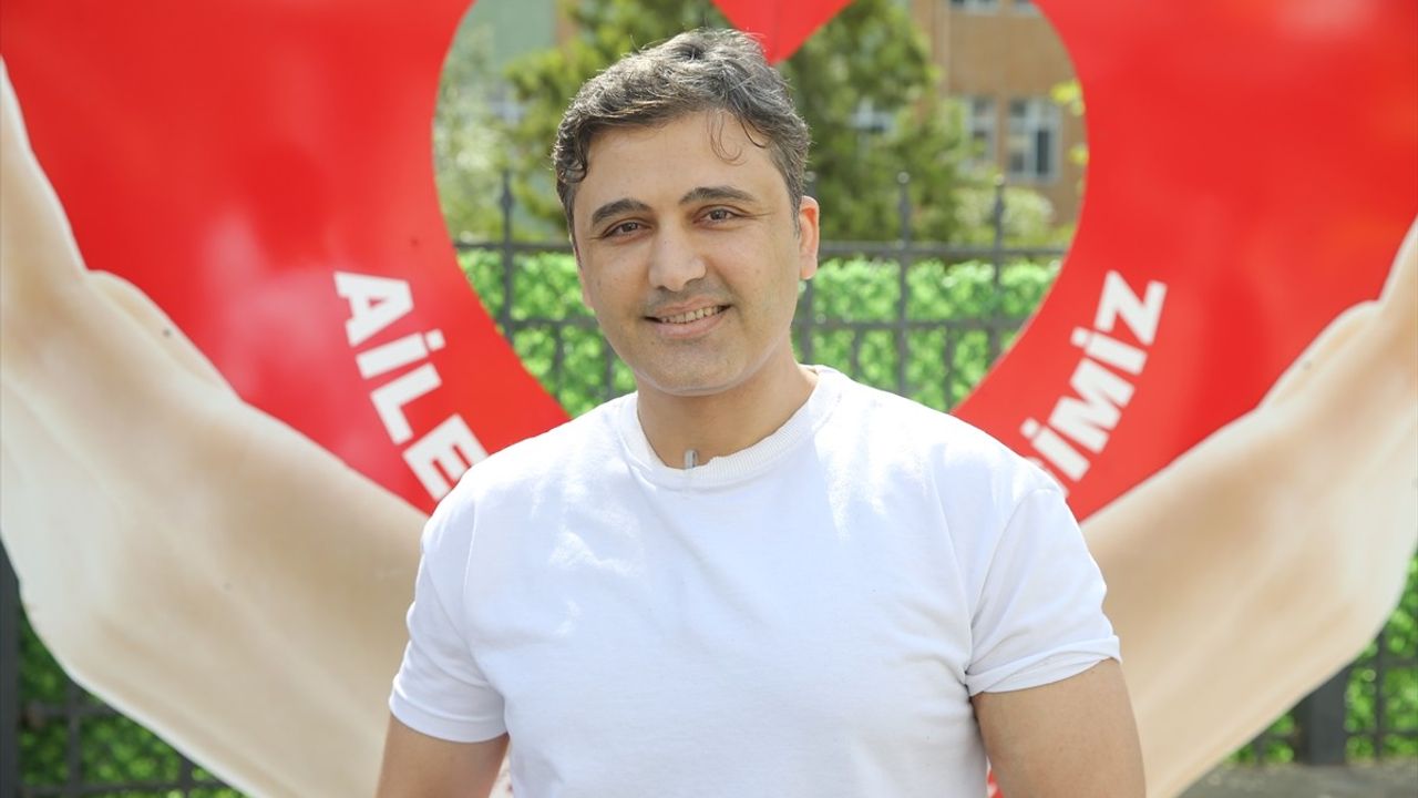 Siirt'te Aile Yılı Kapsamında Trafik Işıklarında Özel Görseller Yansıtılıyor