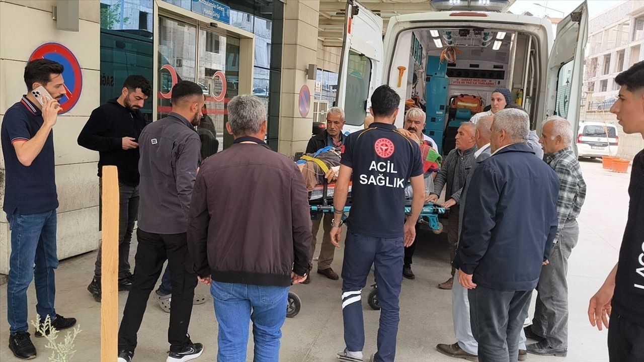 Siirt'te Çapa Makinesine Ayağını Kaptıran Kişi Yaralandı