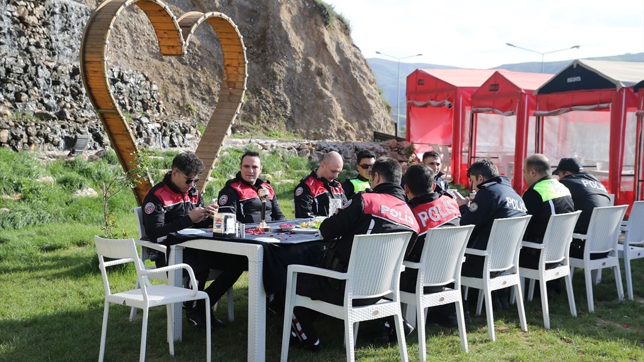 Siirt'te Polisler Kavga İhbarında Sürpriz Kutlama ile Karşılaştı