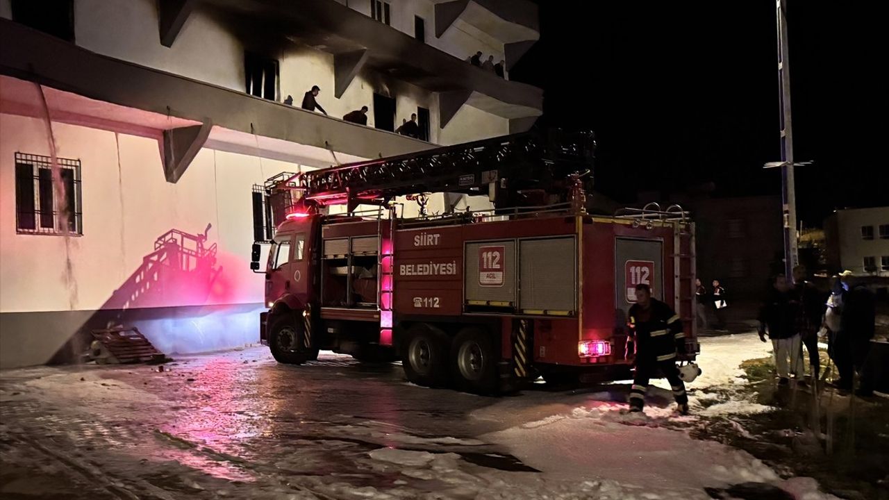 Siirt'teki Terlik Fabrikasında Yangın Çıktı, 11 Kişi Dumandan Etkilendi