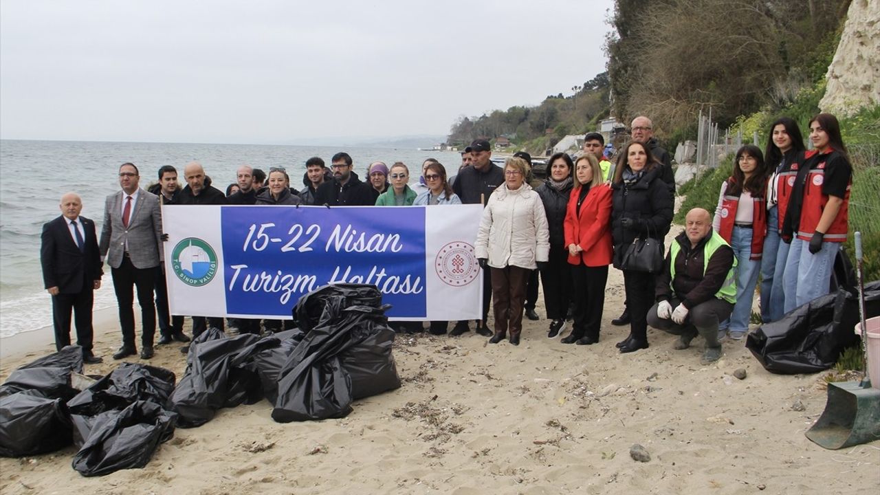 Sinop'ta Deniz Turizmi İçin Plaj Temizliği Düzenlendi