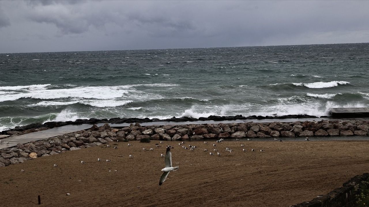 Sinop'ta Fırtına Etkili: Saatte 50 Kilometre Hızla Dalga Oluştu