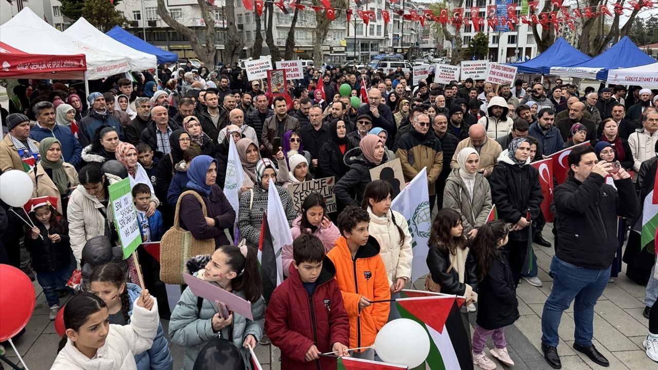 Sinop'ta 'Gazze Ölüyor, Ayağa Kalk' Etkinliği Düzenlendi