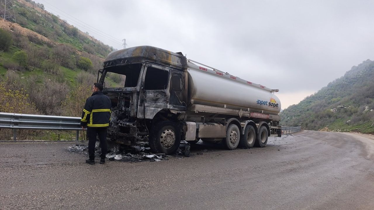 Şırnak'ta Akaryakıt Tankerinde Yangın Kontrol Altına Alındı