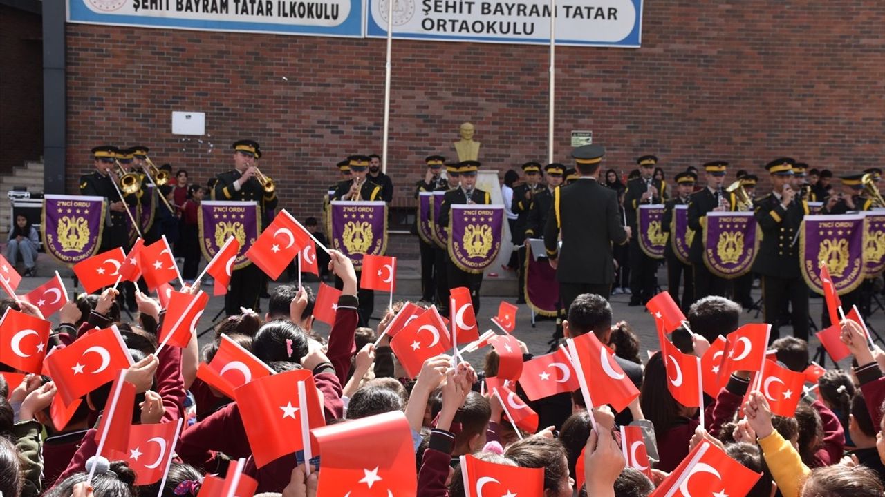 Şırnak'ta Askeri Bando, 23 Nisan Ulusal Egemenlik ve Çocuk Bayramı için Konser Verdi