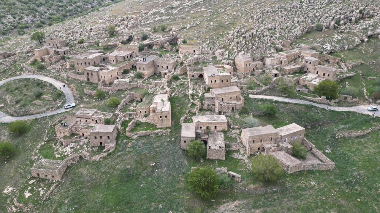 Şırnak'ta Ezidiler 'Kırmızı Çarşamba Bayramı'nı Coşkuyla Kutladı