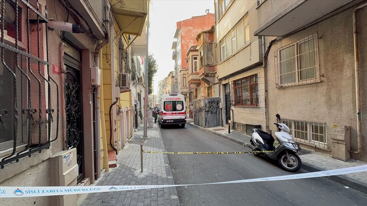 Şişli'de İki Katlı Binada Kısmi Çökme Olayı