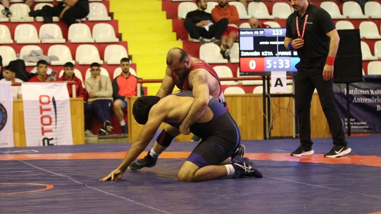 Sivas'ta İşitme Engelliler Türkiye Güreş Şampiyonası Açılış Töreni Gerçekleşti