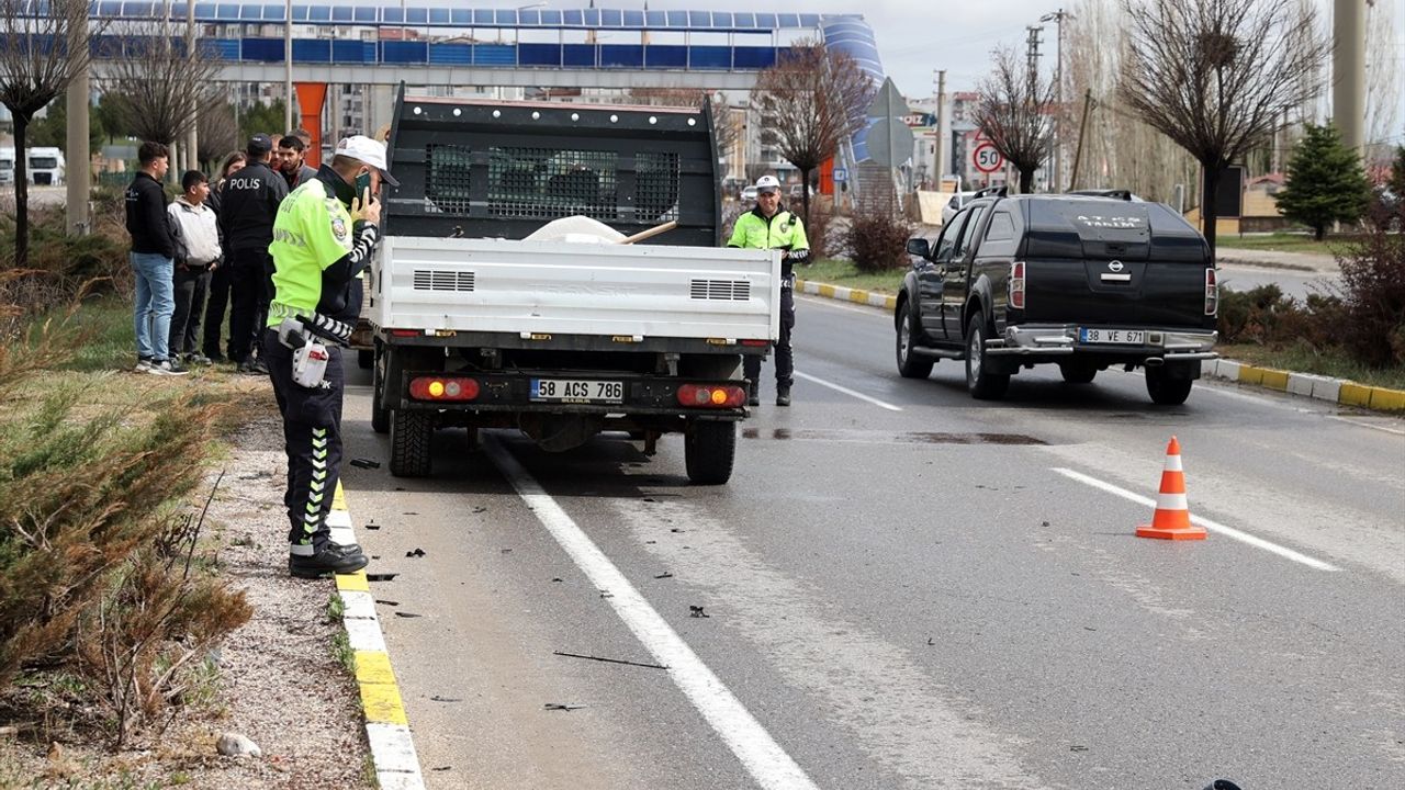 Sivas'ta Kamyonetin Çarptığı Kadın Hayatını Kaybetti