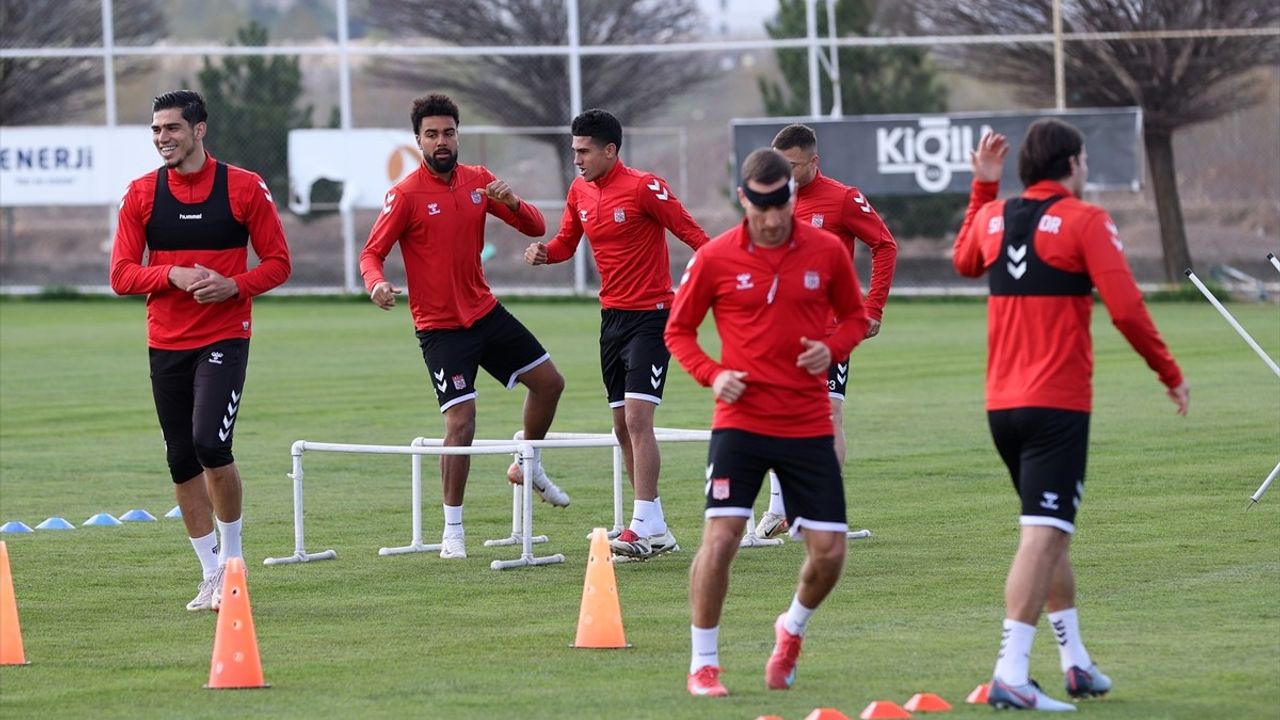 Sivasspor, Fenerbahçe Maçına Hazırlanıyor