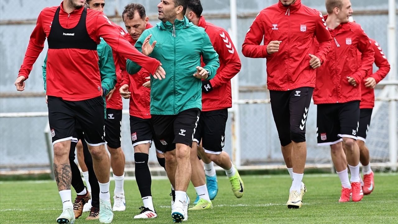 Sivasspor, Fenerbahçe Maçına Hazırlıklarını Sürdürüyor