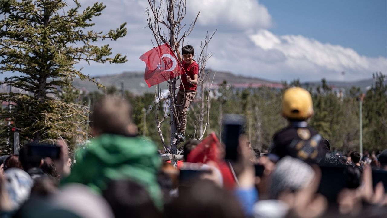 SOLOTÜRK, 2025 Turizm Başkenti Erzurum'da Gösteri Uçuşu Gerçekleştirdi