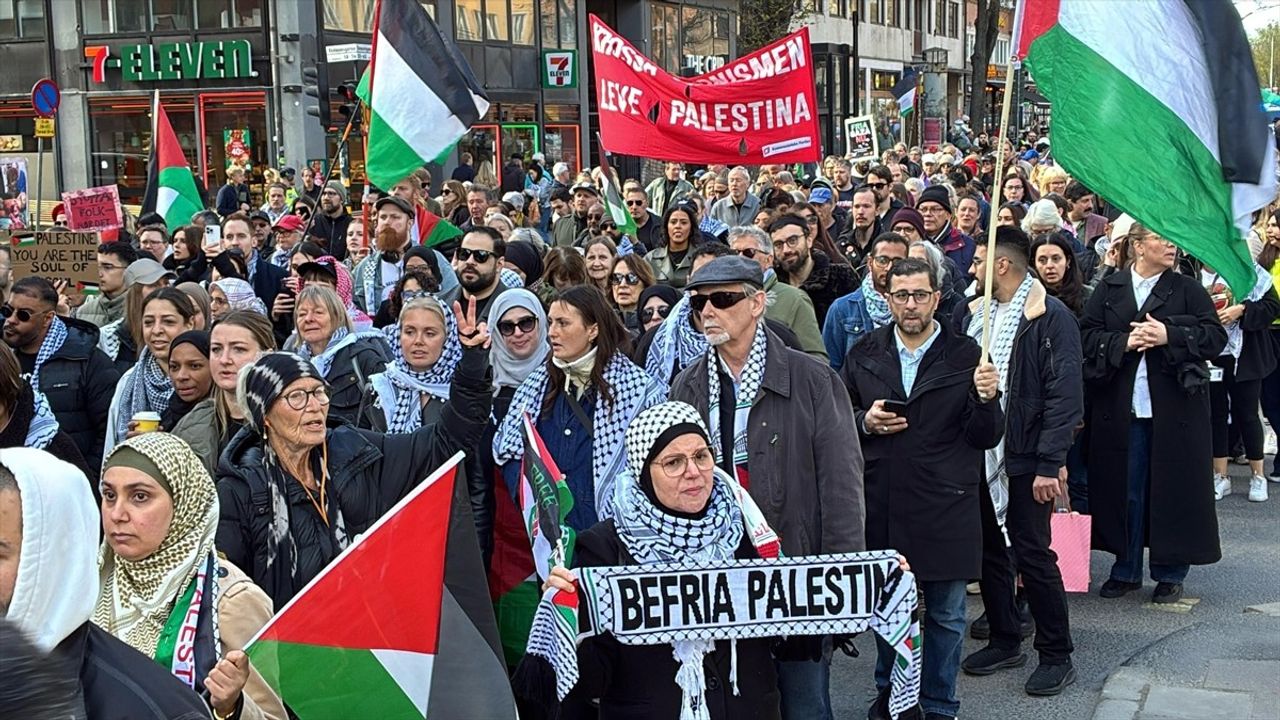 Stockholm'de İsrail'in Gazze Saldırıları Protesto Edildi