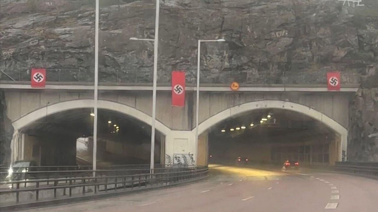 Stockholm Otoyol Girişine Nazi Bayrağı Asıldı