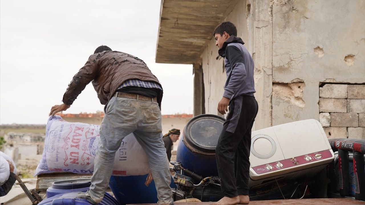 Suriye'nin Kuzeyindeki Siviller Köylerine Dönmeye Başladı