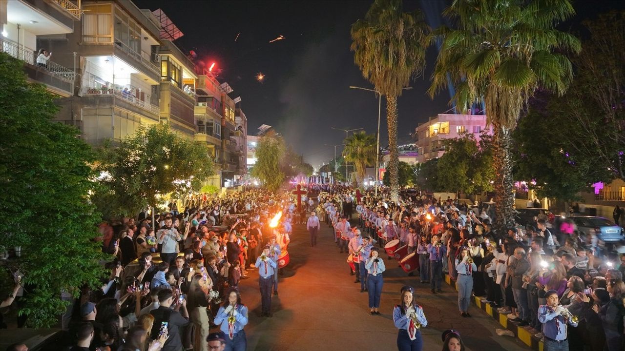 Suriyeli Hristiyanlar, Paskalya Bayramı Öncesi 'Kutsal Cuma'yı Törenlerle Andı