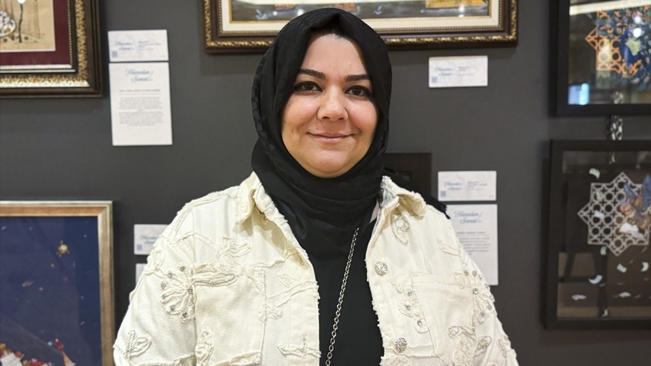 Taksim'de 'Haneden Dökülenler' Sergisi Açıldı