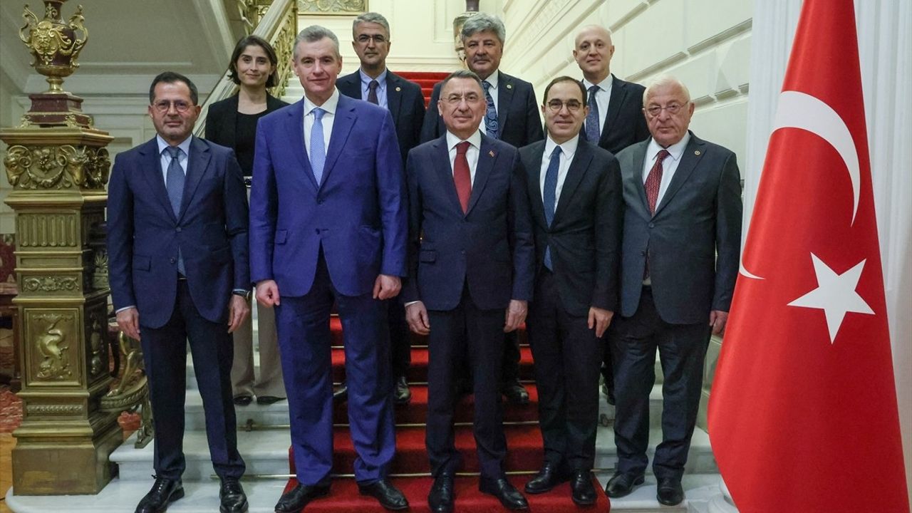 TBMM Dışişleri Komisyonu Başkanı Oktay, Rusya'da Barış Çabalarının Desteklenmesi Gerektiğini Vurguladı