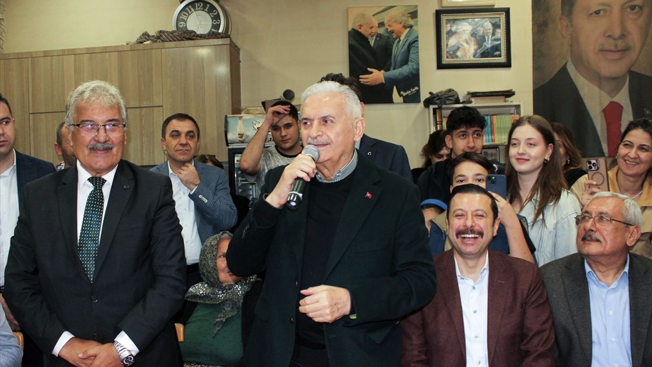 TDT Aksakallar Konseyi Başkanı Binali Yıldırım, İzmir'de Vatandaşlarla Bayramlaştı