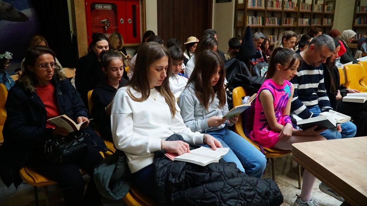 Tekirdağ'da Aile Yılı Etkinlikleri Kapsamında Öğrenciler Kitap Okudu