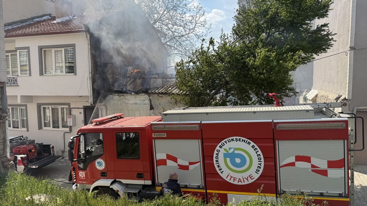 Tekirdağ'da Yangın: Kullanılamaz Hale Gelen Ev, Yangın Sonrası Hızla Kontrol Altına Alındı