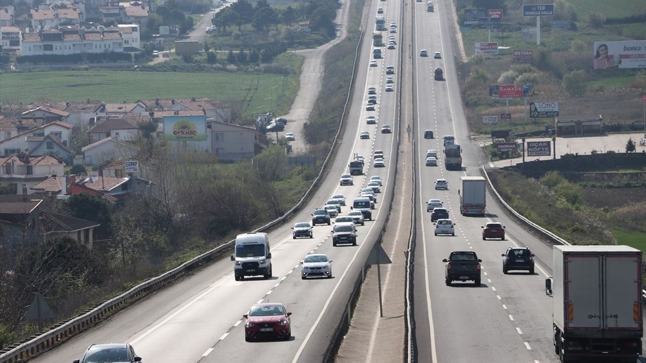 Tekirdağ-İstanbul Yolunda Bayram Dönüş Yoğunluğu Yaşanıyor