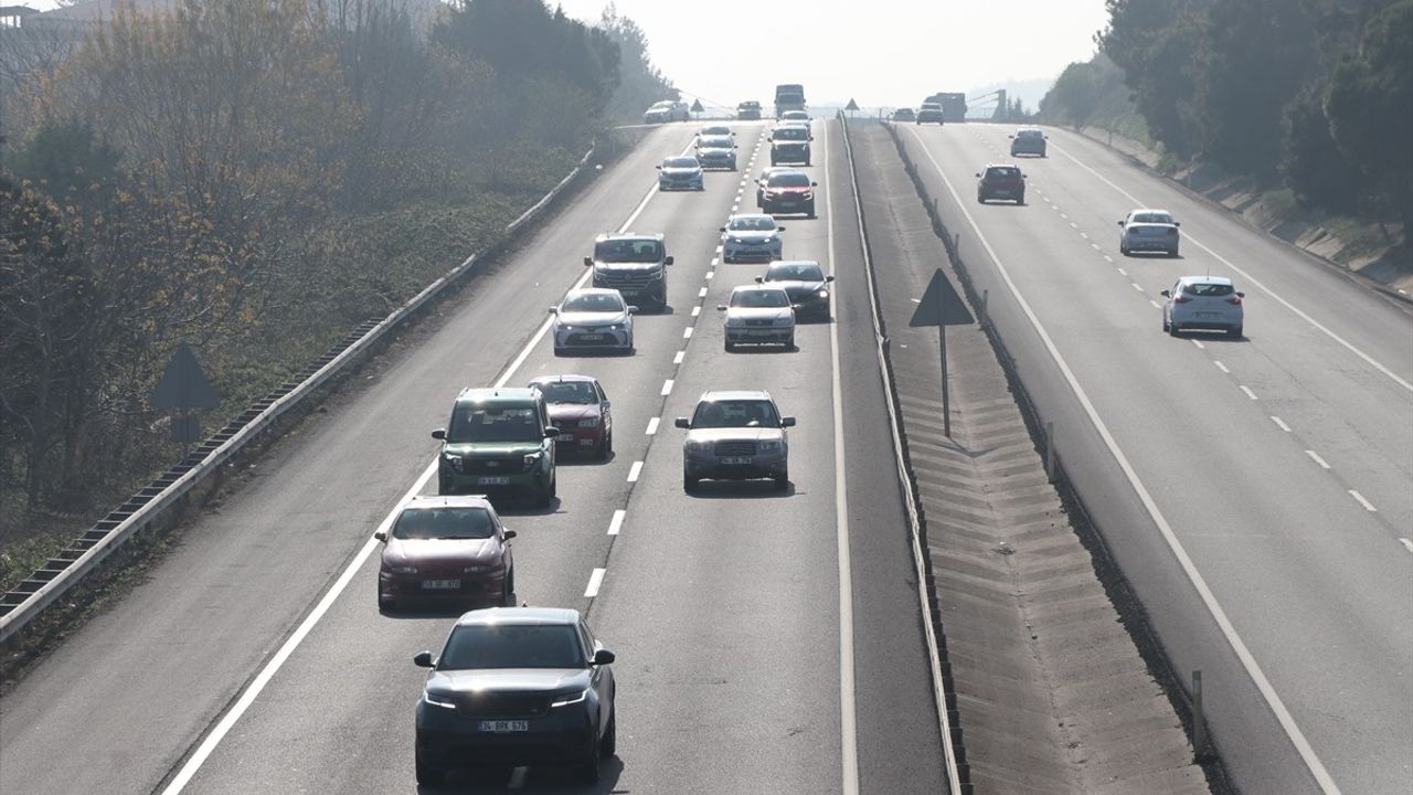 Tekirdağ-İstanbul Yolunda Bayram Dönüşü Trafik Yoğunluğu Artıyor