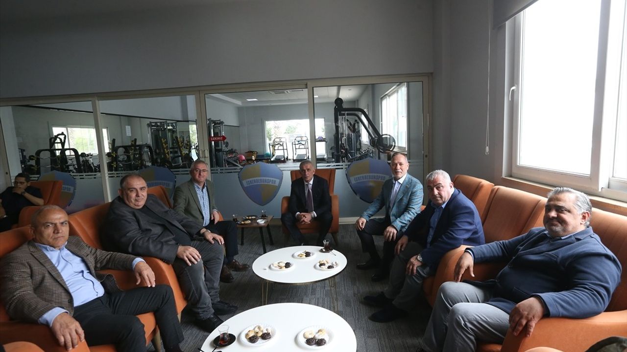 TFF Başkanı İbrahim Hacıosmanoğlu, İskenderunspor'un Tesislerini Ziyaret Etti