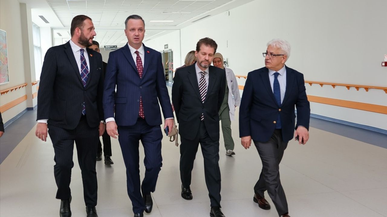 TİKA Başkanı Serkan Kayalar, Kuzey Makedonya'daki Gece Kulübü Yangınında Yaralananları Ziyaret Etti