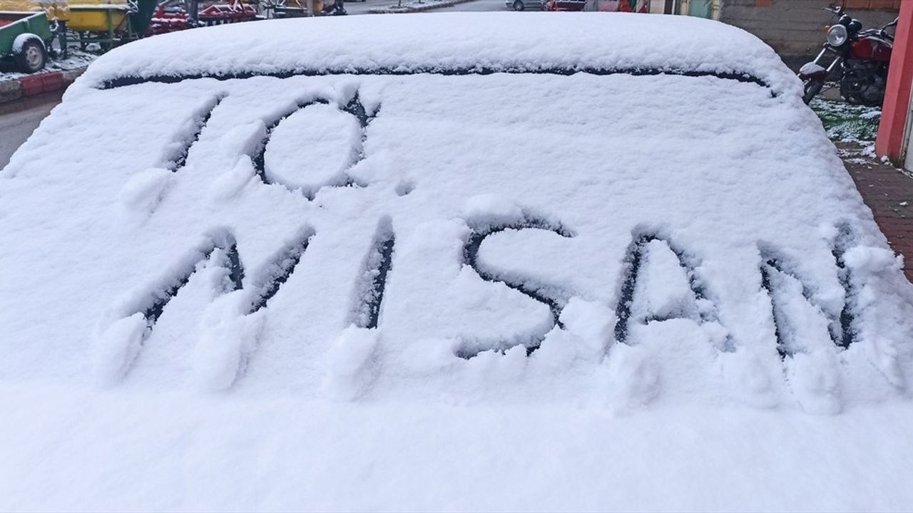 Tokat'ın Yeşilyurt İlçesinde Kar Yağışı Etkisini Artırıyor