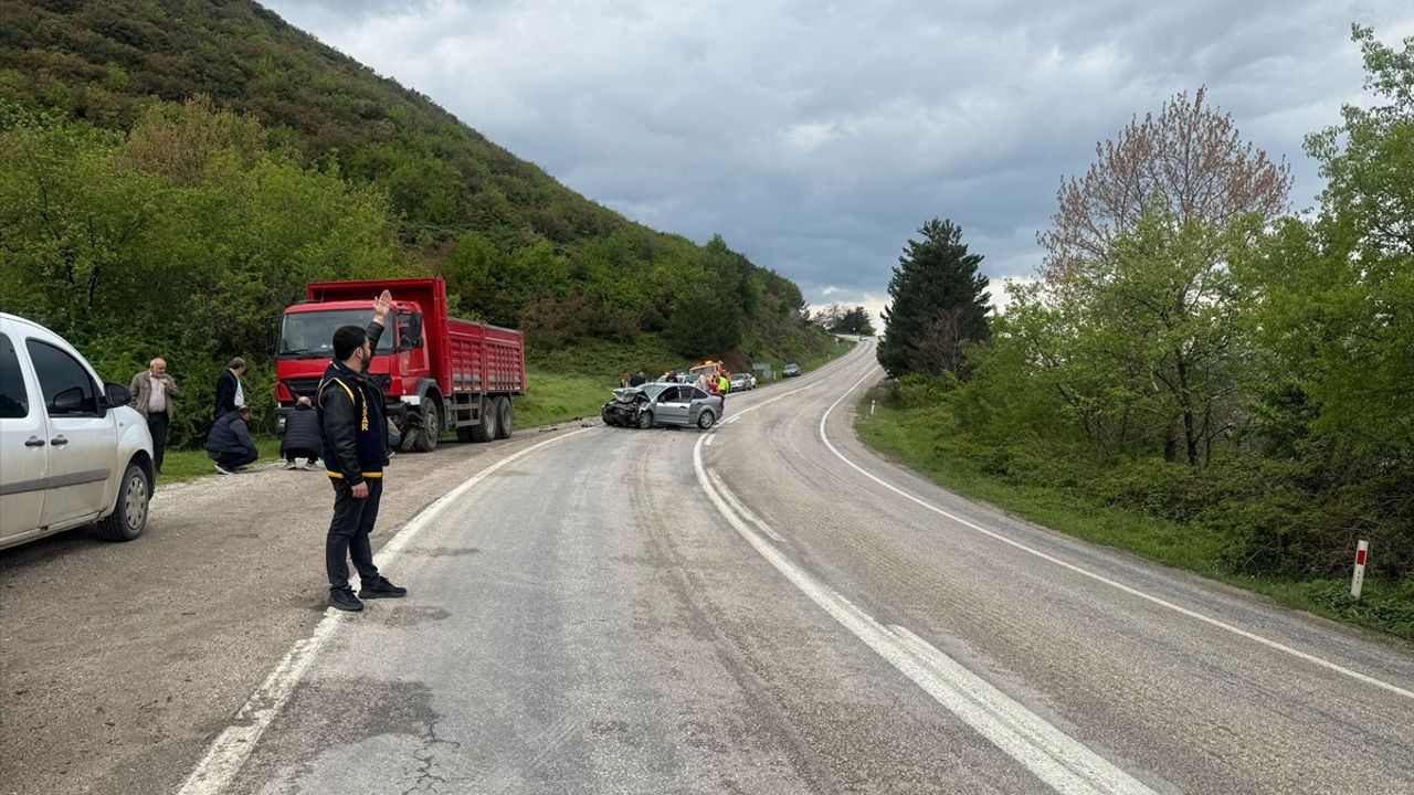 Tokat'ta Kamyon ile Otomobil Çarpıştı: 1 Ölü, 1 Yaralı