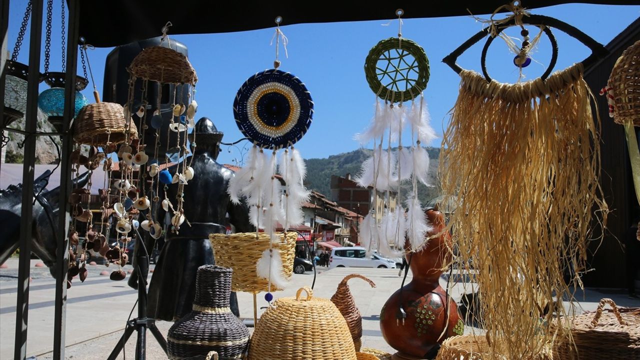 Tokat'ta Turizm Haftası Dolayısıyla Tarihi Sulu Sokak'ta Fuar Açıldı