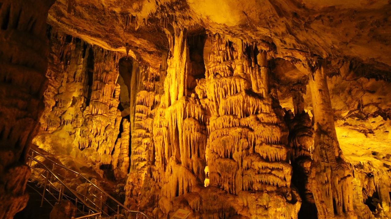 Tokat'taki Ballıca Mağarası Ramazan Bayramı'nda 12 bin 900 Ziyaretçi Ağırladı