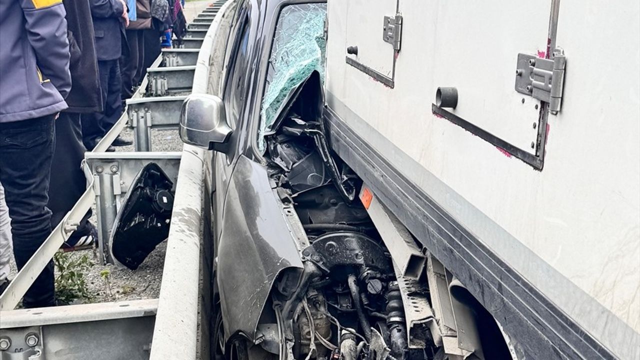 Trabzon Akçaabat'ta Trafik Kazası: 4 Yaralı