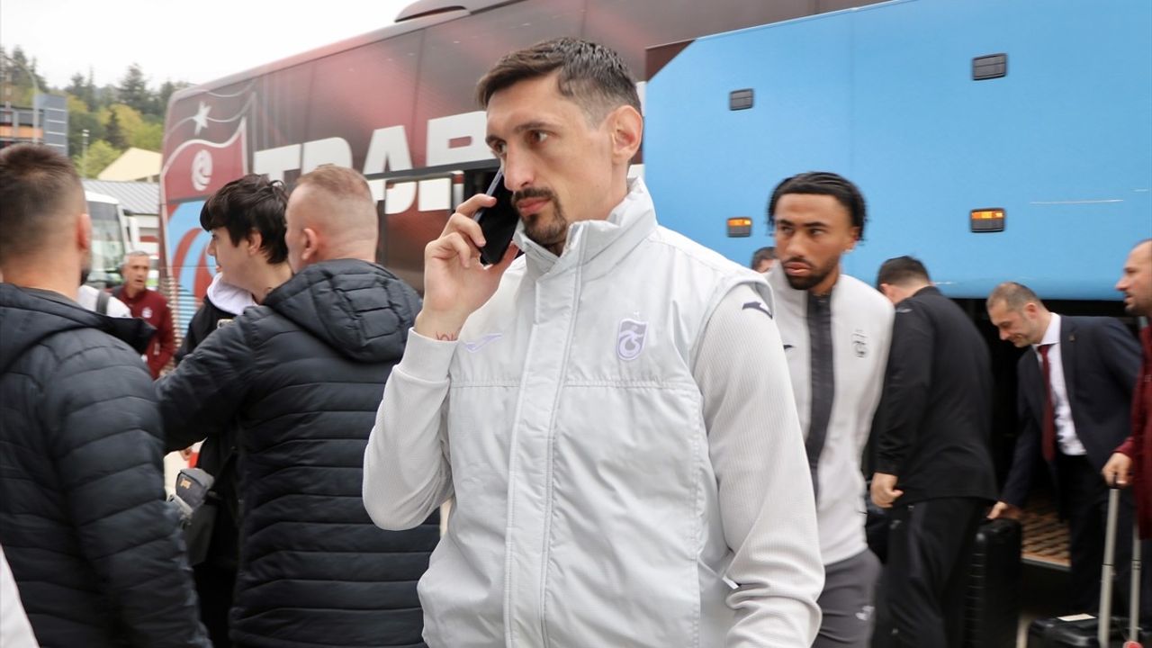 Trabzonspor, Fenerbahçe Maçı İçin İstanbul'a Gitti