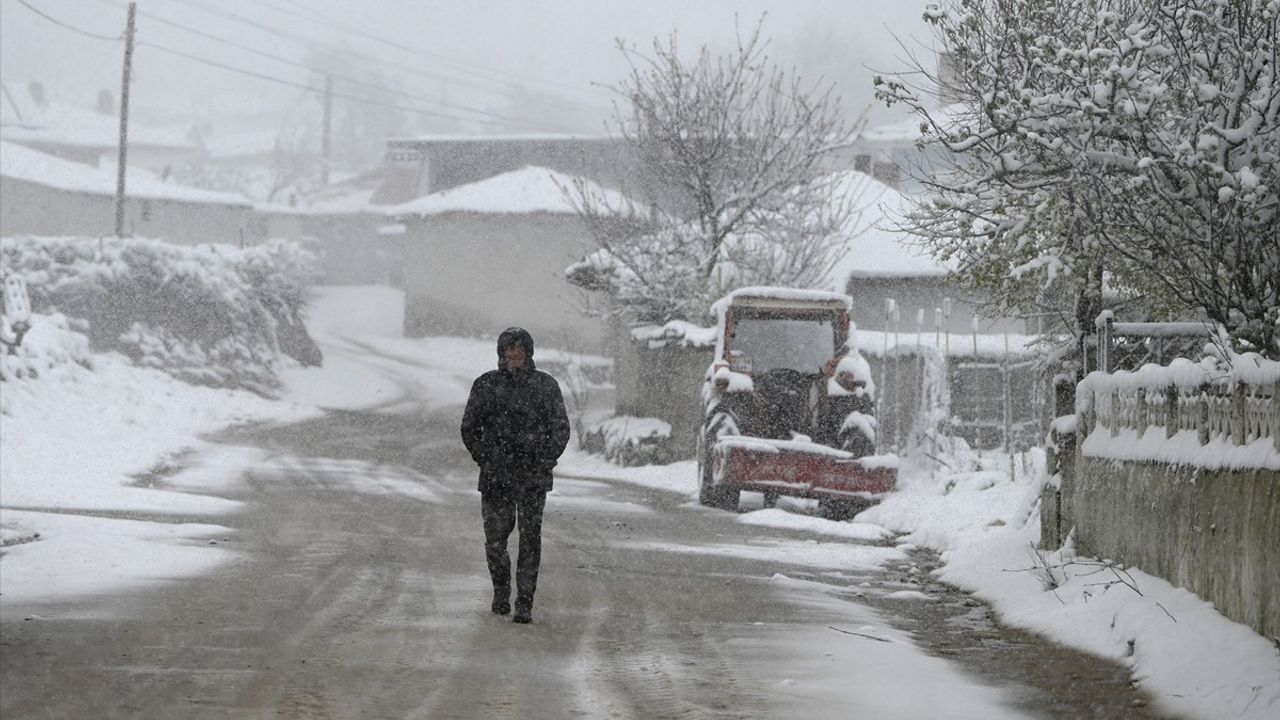 Trakya'da Nisan Ayında Beklenmeyen Kar Yağışı