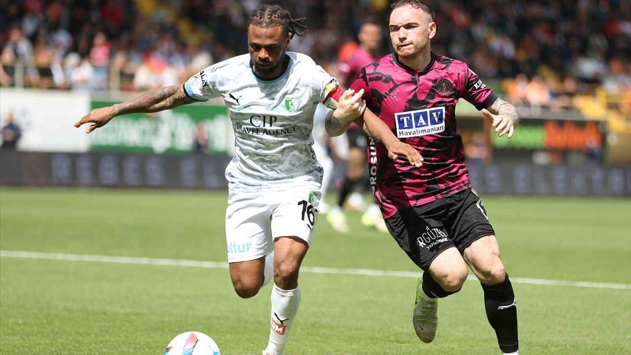 Trendyol Süper Lig'de Corendon Alanyaspor ve Sipay Bodrum FK Maçının İlk Yarısı 0-0 Beraberlik ile Sona Erdi