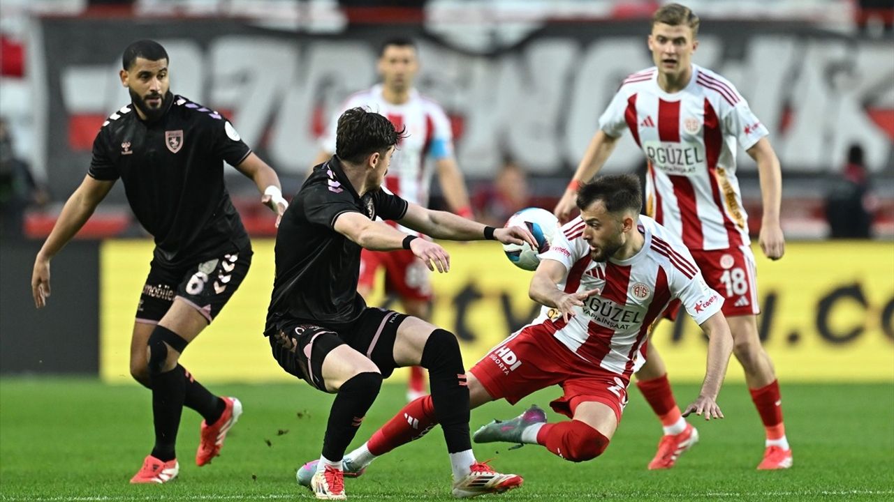 Trendyol Süper Lig: Onvo Antalyaspor İlk Yarısını 1-0 Önde Tamamladı