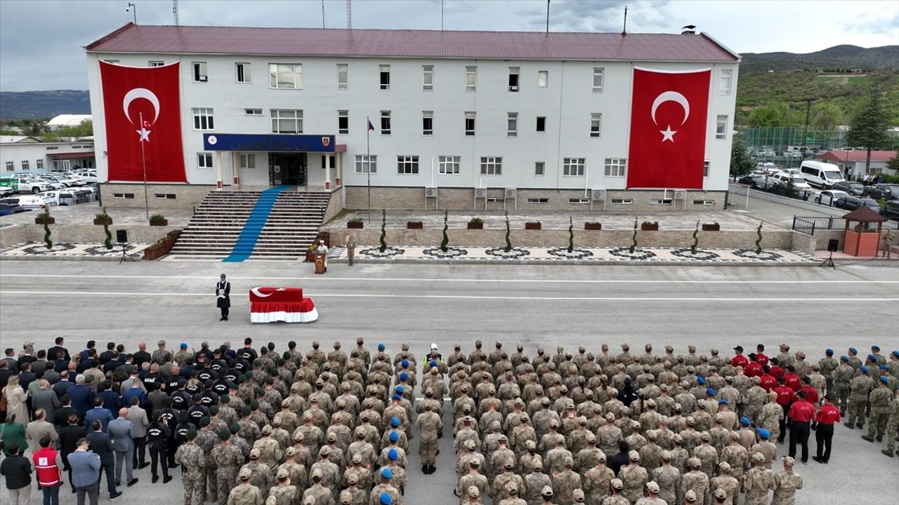 Tunceli'de Halı Saha Maçında Fenalaşan Astsubay Hayatını Kaybetti