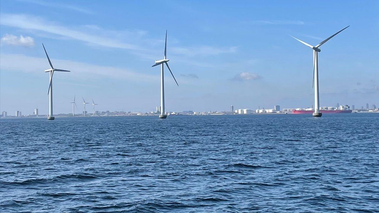 TÜREB Heyeti Kopenhag'daki Middelgrunden Deniz Üstü Rüzgar Santralini Ziyaret Etti