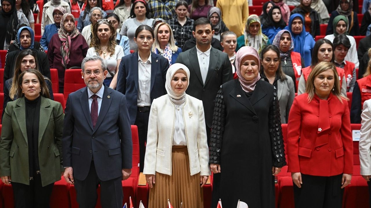 Türk Kızılay'dan Aile Akademisi Açılışı: Ailenin Önemi Vurgulanıyor