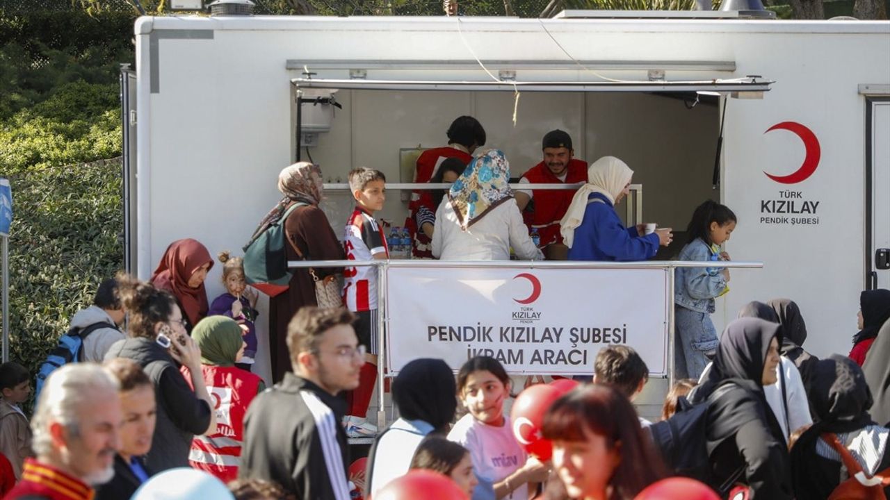 Türk Kızılay, İstanbul'daki Depremler Sonrası Gıda Desteği Sağlıyor