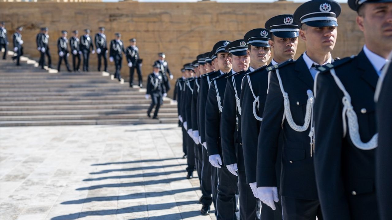 Türk Polis Teşkilatı 180. Yıl Dönümünde Anıtkabir'i Ziyaret Etti